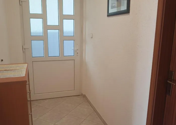 Livaja -easy Access 2db, Parking, Klima