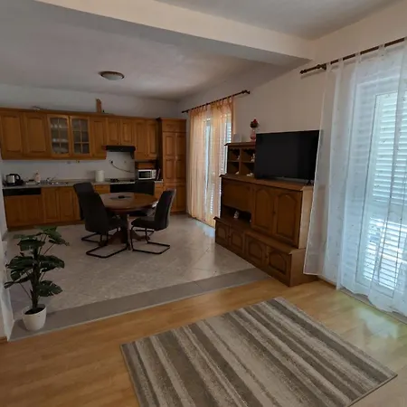Livaja -easy Access 2db, Parking, Klima Apartmán